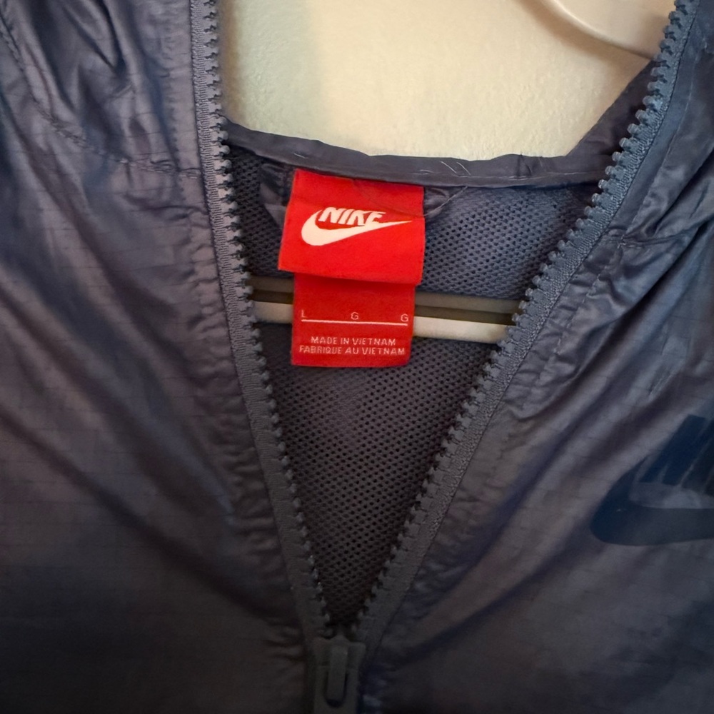Two Toned Nike Windbreaker - Picture 5 of 6
